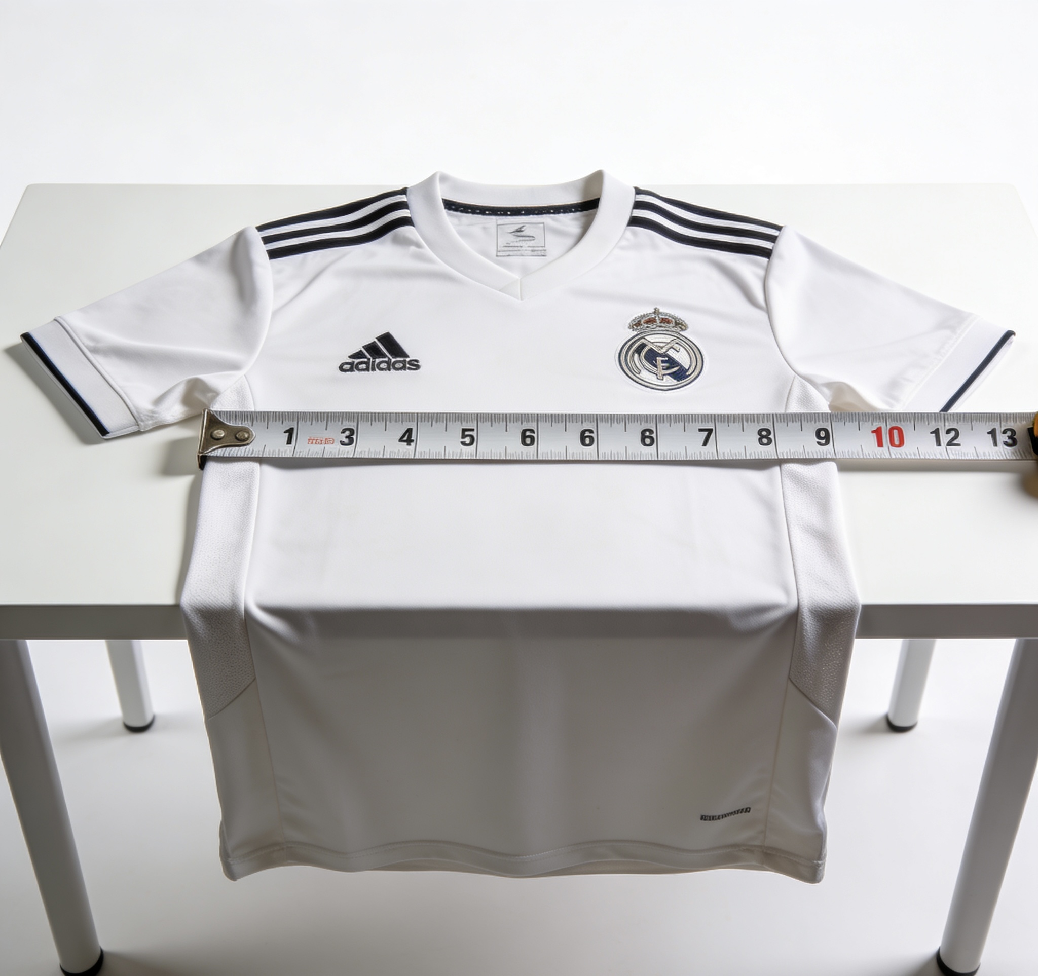 How to measure a Real Madrid jersey in inches.